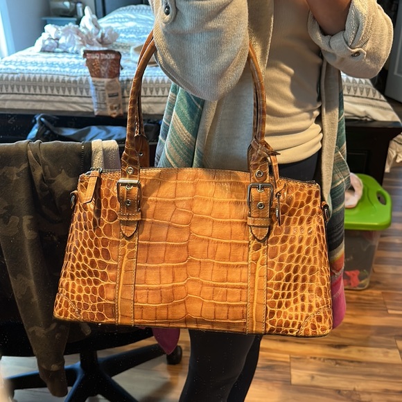 Dooney and Bourke Crocodile Embossed shoulder bag 🐊 - Picture 13 of 13